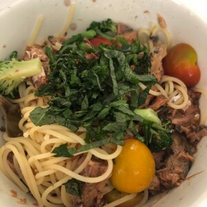 鯖缶とトマトで作る冷製パスタ